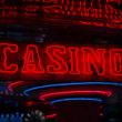Roter Schriftzug Casino