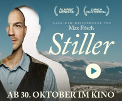 Albrecht Schuch als Stiller, Oberkörperfoto ausgeschnitten vor einer Berglandschaft